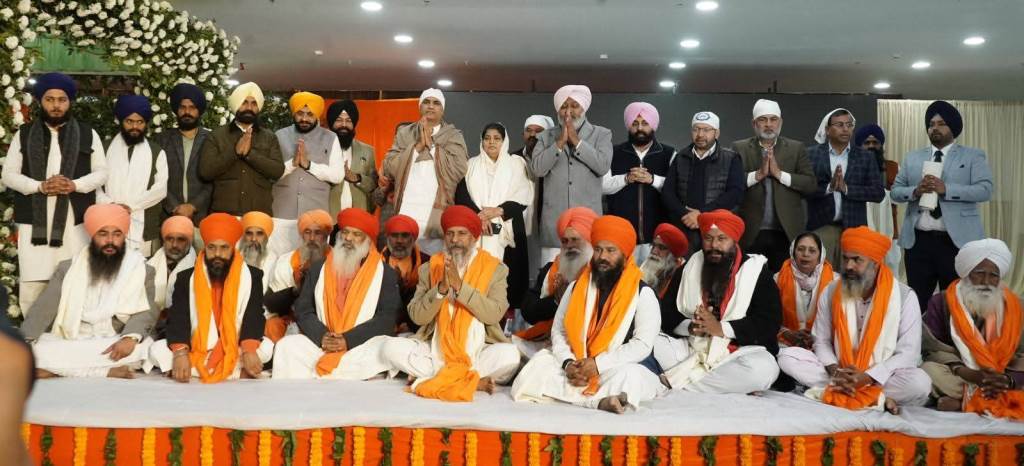 Threeday statelevel Parkash Purb celebrations of Sri Guru Ravidass Maharaj Ji begin with devotion